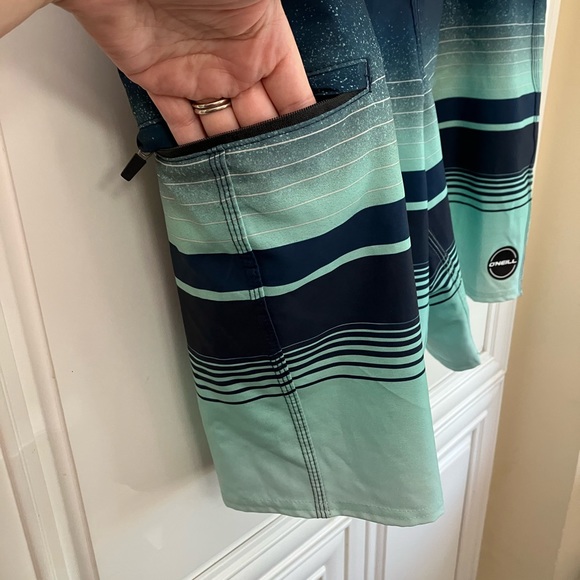 O’Neill men’s board shorts - Picture 3 of 12